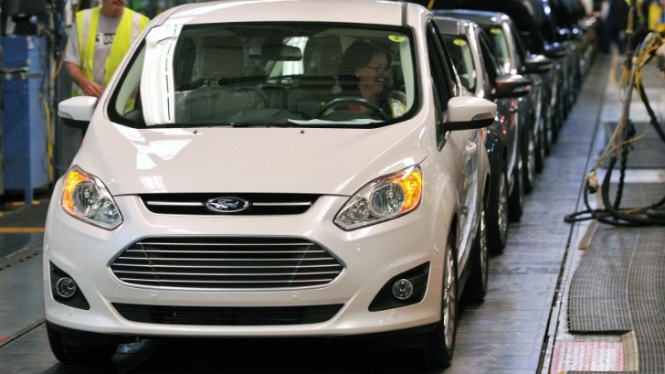 Ford - лидер по продажам